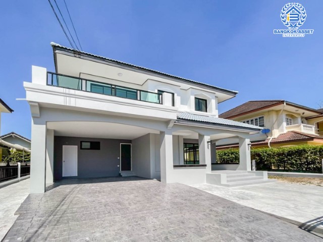 บ้านมือสอง ย่านกรุงเทพฯ ม.ชัยพฤกษ์ บางแวก เนื้อที่ 104.8 ตร.ว. ฟังก์ชัน 5 ห้องนอน 4 ห้องน้ำ จอดรถได้ 2 คัน บนทำเลเดินทางสะดวก เชื่อมต่อหลายเส้นทาง และเดอะมอลล์บางแค ทางด่วน "กาญจนาภิเษก" และรถไฟฟ้า "สถานีภาษีเจริญ"